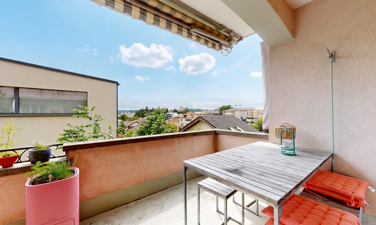 terrasse avec from property, day time, coin repas extérieur, et balcon