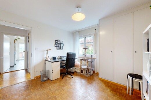bureau avec espace bureau, inside property, lumière naturelle, natural light, et light floor