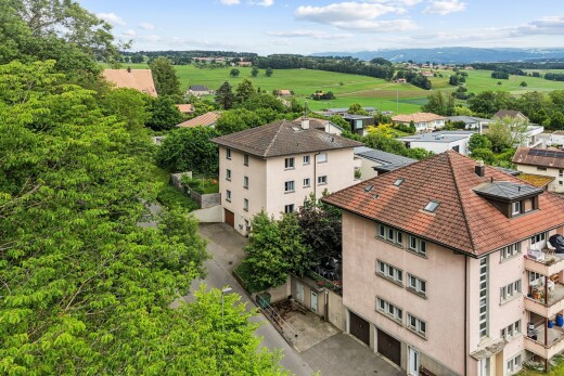 façade avec bardage en stuc, day time, et drone view