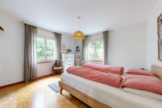 chambre avec wood finish floor, sol en finition bois, drywall, cloison sèche, et parquet floor