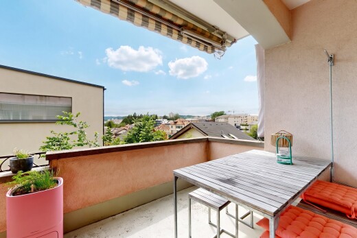 terrasse avec from property, day time, coin repas extérieur, et balcon