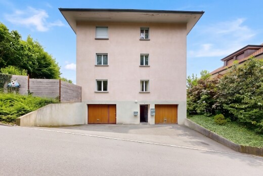 façade avec day time, garage intégré, apartment complex view, bardage en stuc, et from community