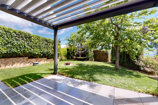 terrasse mit from property, rasen, terrasse, day time, und feuerstelle