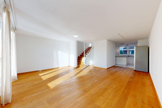 leerer raum mit treppen, inside property, wood finish floor, holzfußboden, und drywall