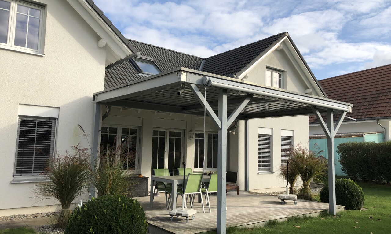 façade avec bardage en stuc, property visible, from property, terrasse, et day time