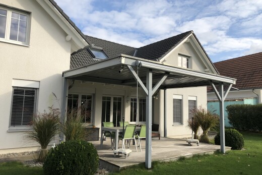 façade avec bardage en stuc, property visible, from property, terrasse, et day time