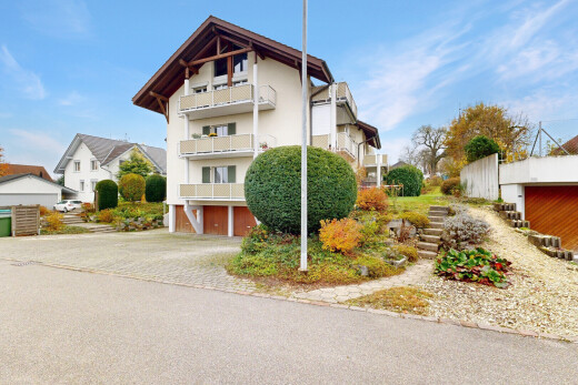 außenansicht mit day time, auffahrt, garage, treppen, und property visible