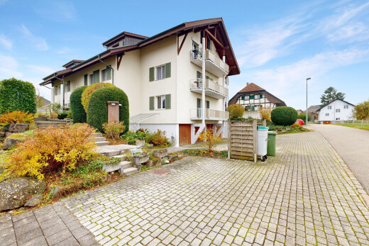 außenansicht mit treppen, day time, stuckverkleidung, dachgaube, und property visible