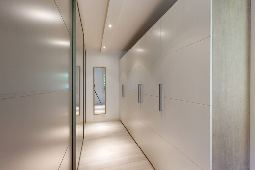 couloir avec light floor et inside property