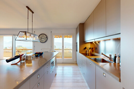 cuisine avec light floor, light countertops, plans de travail, évier, et pendant lighting