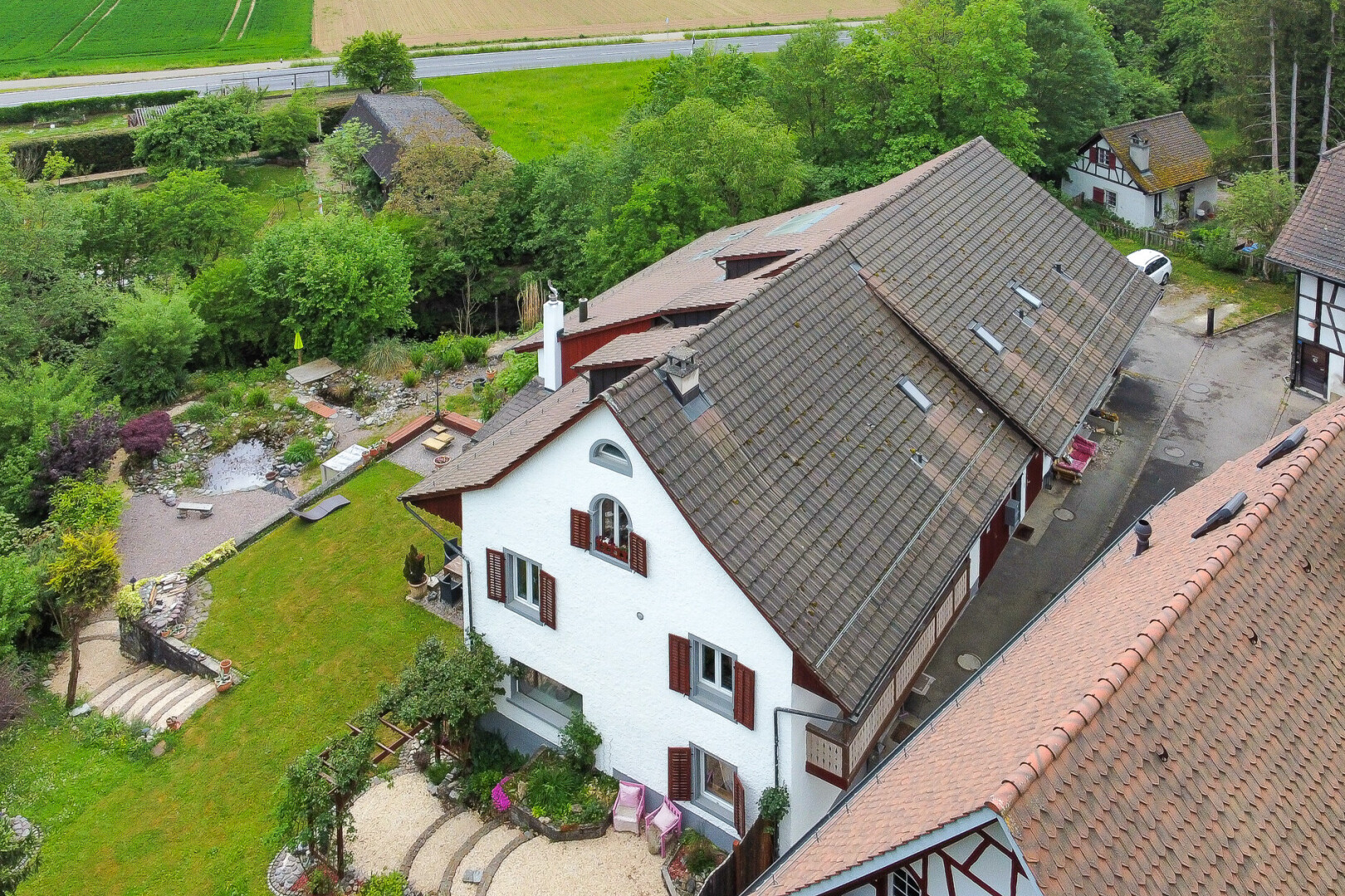 façade avec property visible et bardage en stuc
