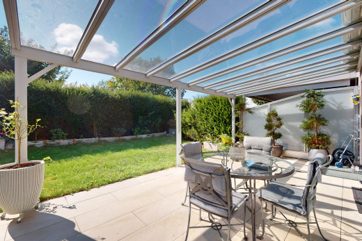 terrasse mit terrasse, pergola, zaun, und rasen