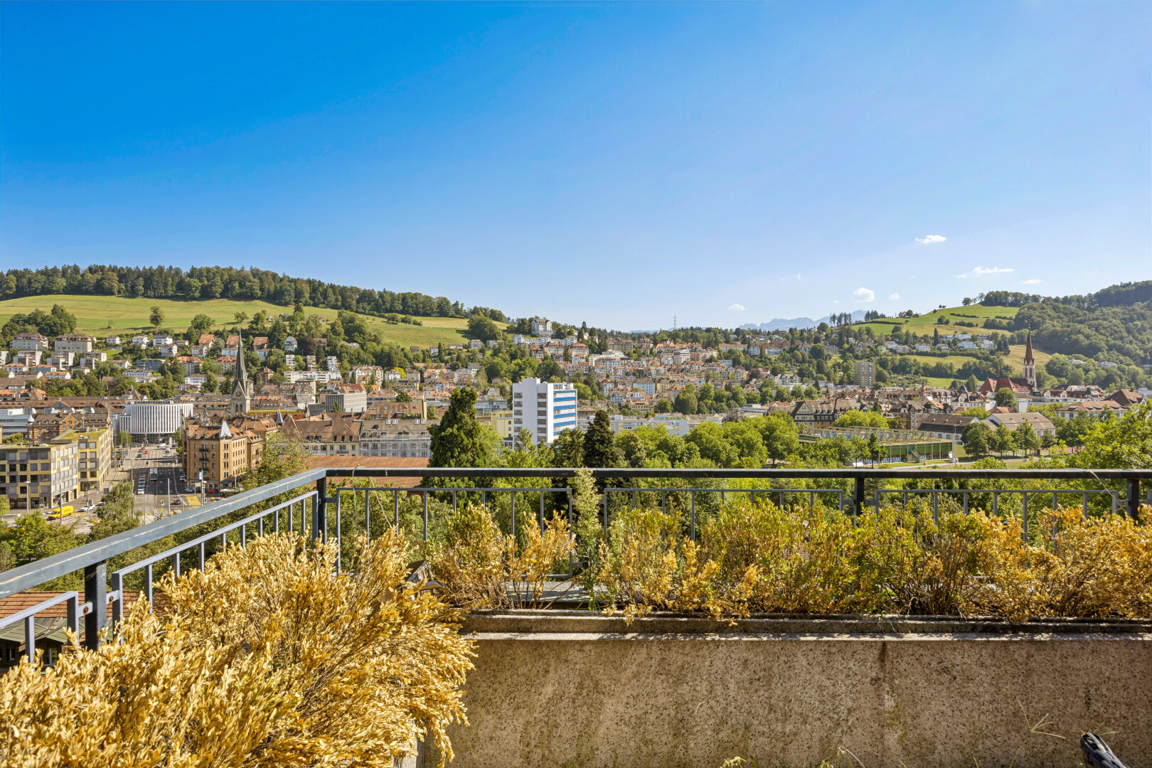 blick auf die berge mit day time, view focus, und from property