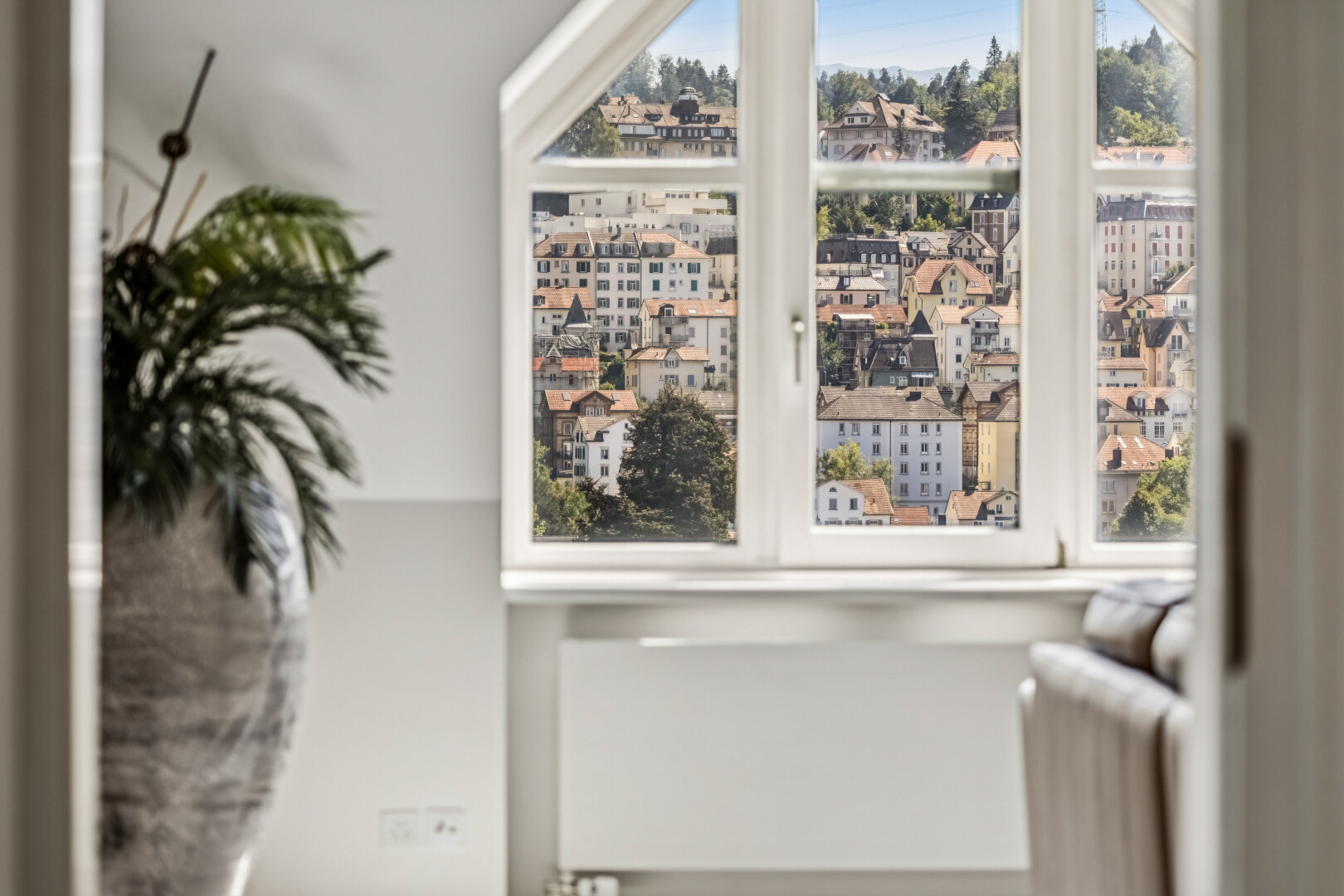 einzelheiten mit inside property, window, view, interior, und kühler