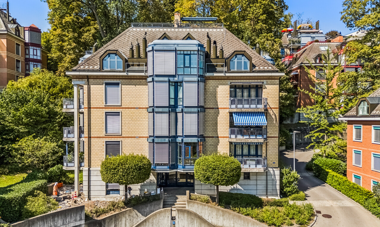 außenansicht mit drone view, day time, blick auf wohnanlage, und apartment complex view