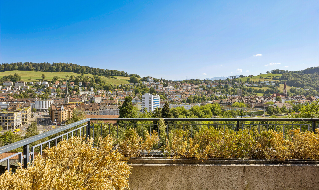 blick auf die berge mit day time, view focus, und from property