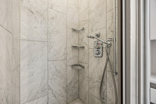 einzelheiten mit dusche, wall, interior, und bathroom