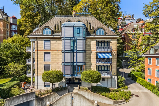 außenansicht mit drone view, day time, blick auf wohnanlage, und apartment complex view