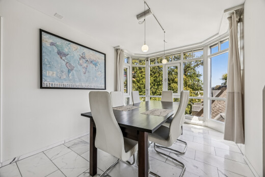 esszimmer mit drywall, gipskartonwand, inside property, floor ceiling windows, und light floor