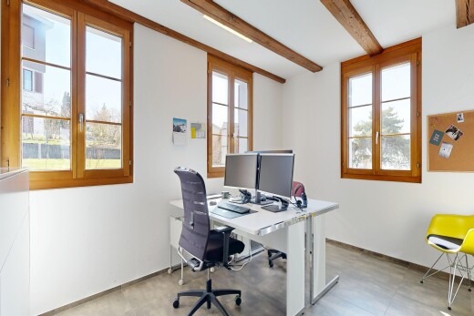 büro mit bürobereich, drywall, gipskartonwand, fernseher, und inside property