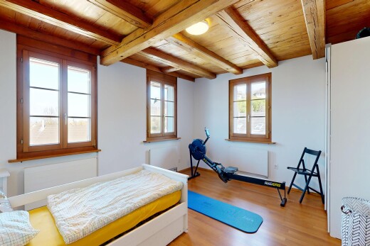 chambre avec sol en finition bois, wood finish floor, radiateur, cloison sèche, et drywall