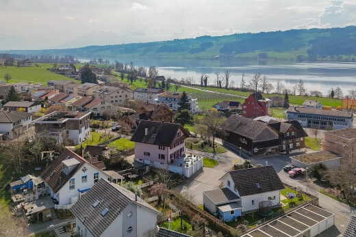 blick auf die berge mit seesicht, water view, day time, und aerial view
