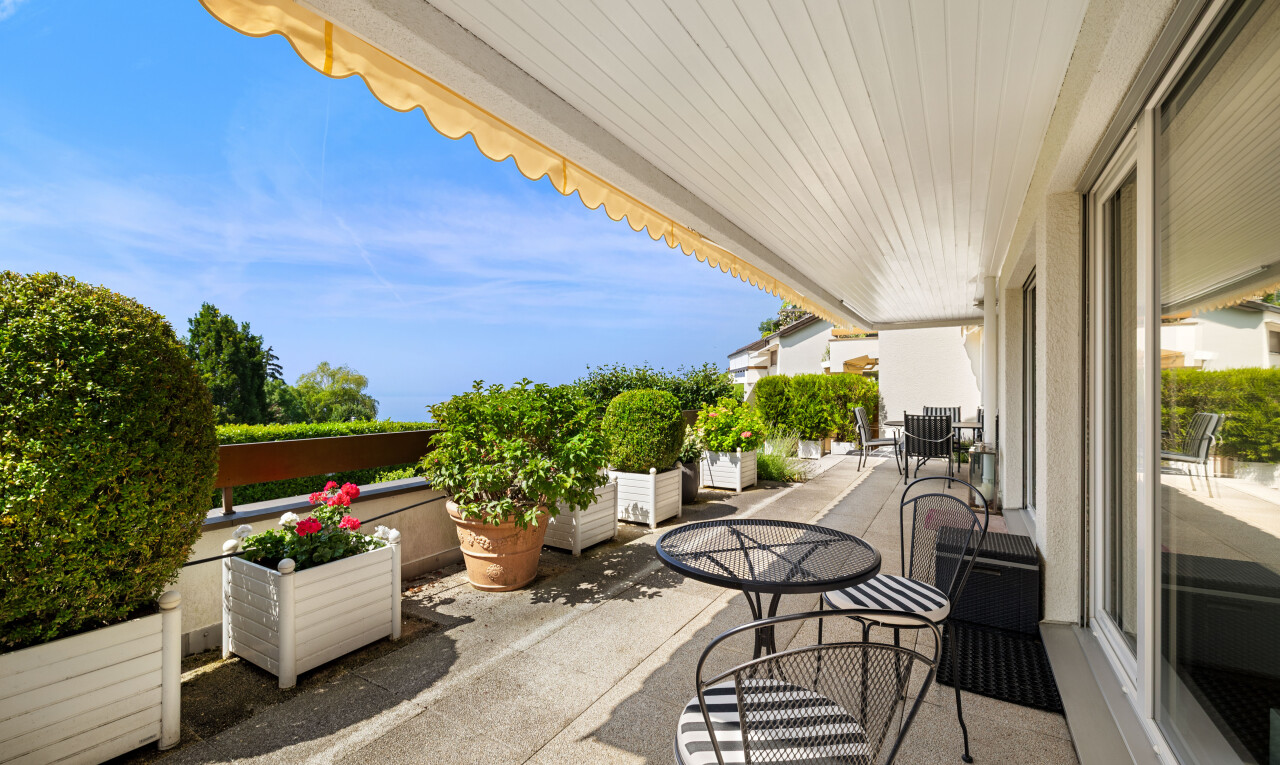 terrasse mit from property, terrasse, und day time