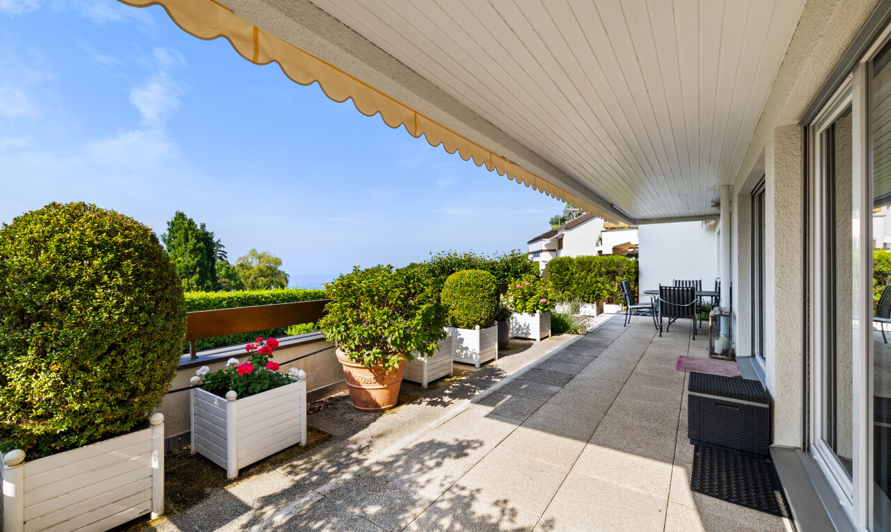 terrasse mit from property, terrasse, day time, und markise