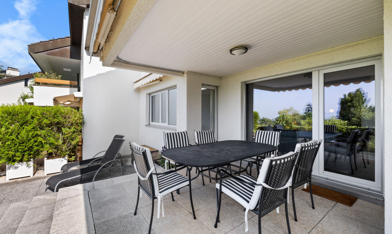 terrasse mit day time, terrasse, und essbereich im freien