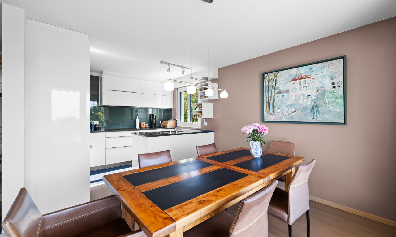 esszimmer mit holzfußboden, wood finish floor, gipskartonwand, drywall, und sockelleisten