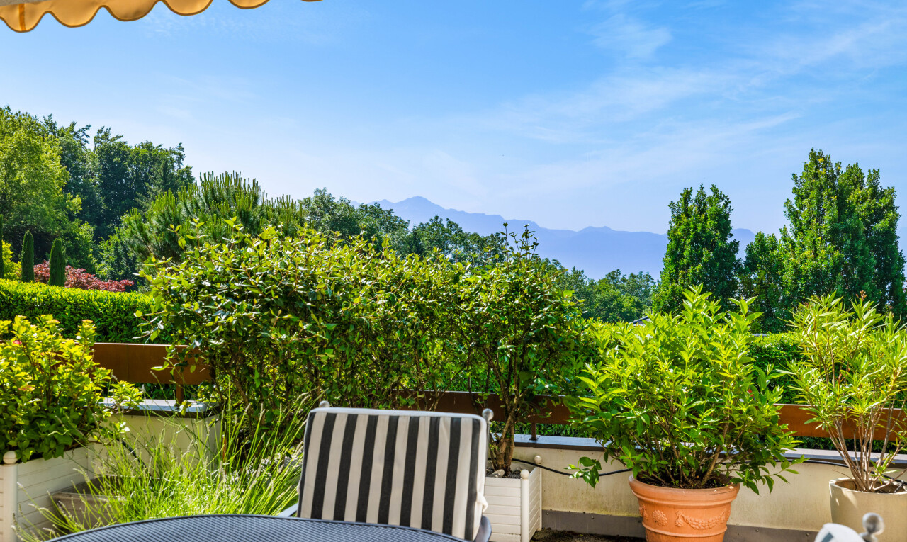 terrasse mit blick auf die berge, mountain view, day time, und from property