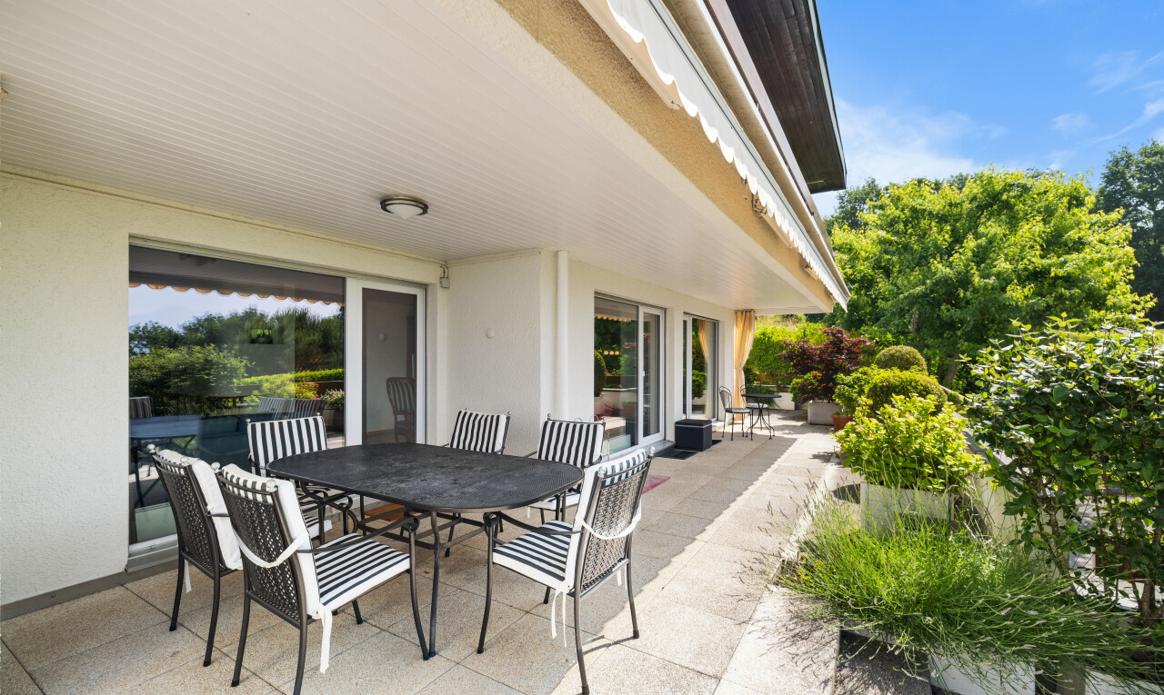 terrasse mit terrasse, day time, essbereich im freien, und property visible