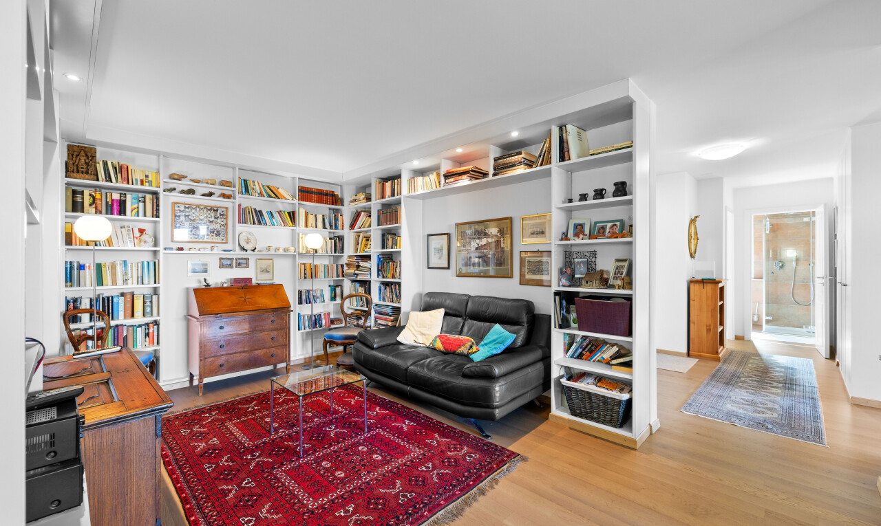 wohnzimmer mit holzfußboden, wood finish floor, inside property, gipskartonwand, und drywall