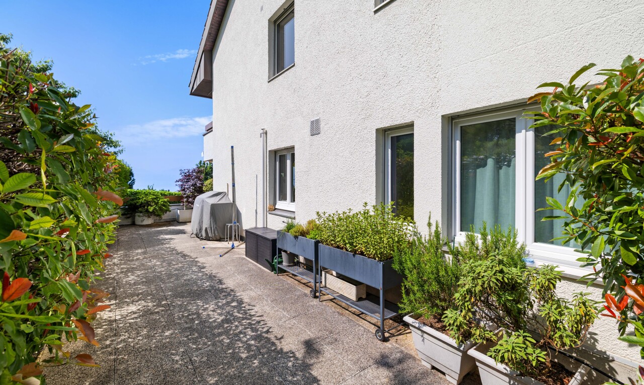 außenansicht mit stuckverkleidung, property visible, day time, und terrasse