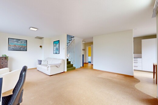 wohn- / esszimmer mit gipskartonwand, drywall, teppich, carpet, und inside property