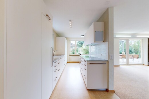 küche mit durchgangsküche, natural light, natürliches licht, weiße schränke, und inside property