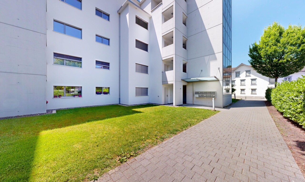 außenansicht mit apartment complex view, blick auf wohnanlage, from community, und day time