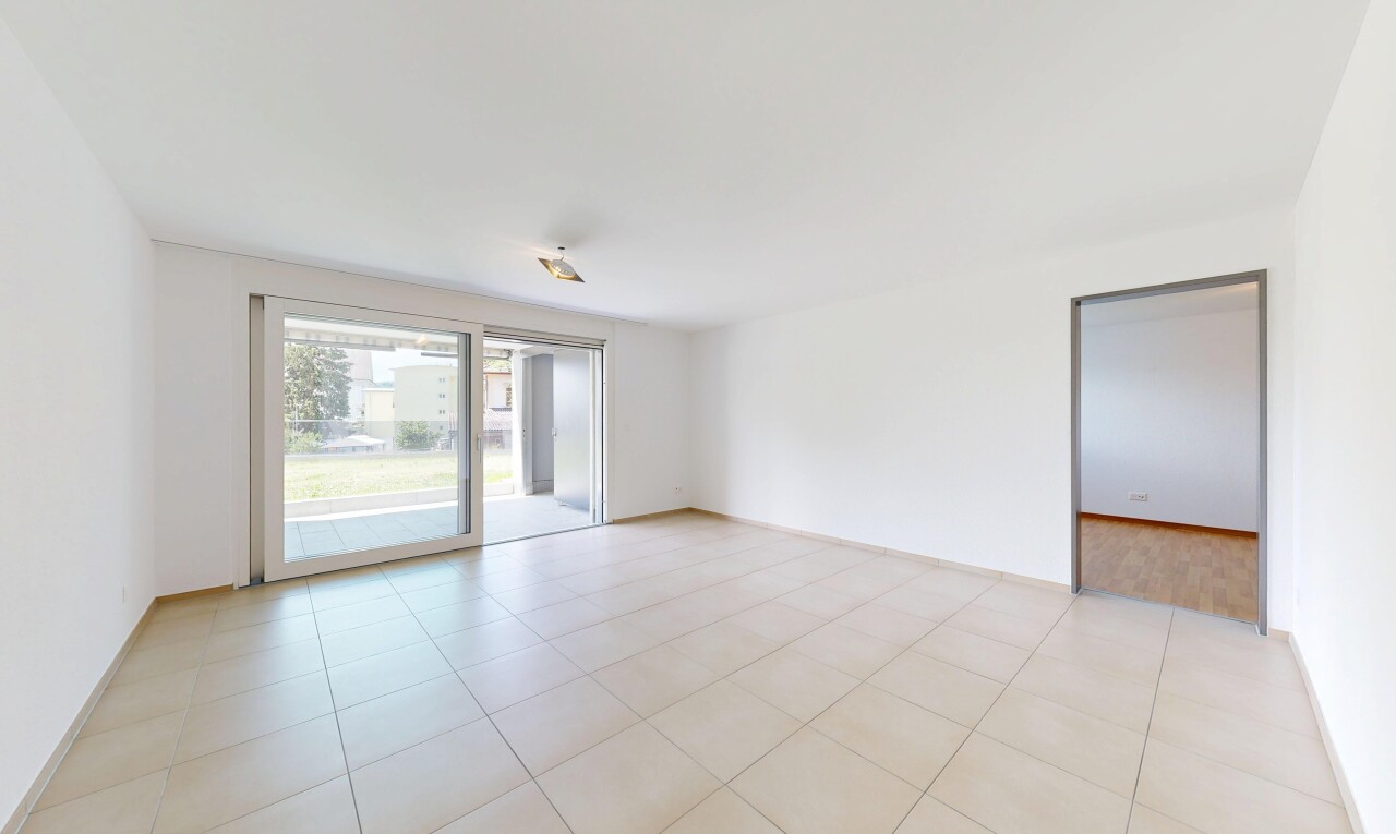 leerer raum mit light floor, inside property, natürliches licht, natural light, und gipskartonwand