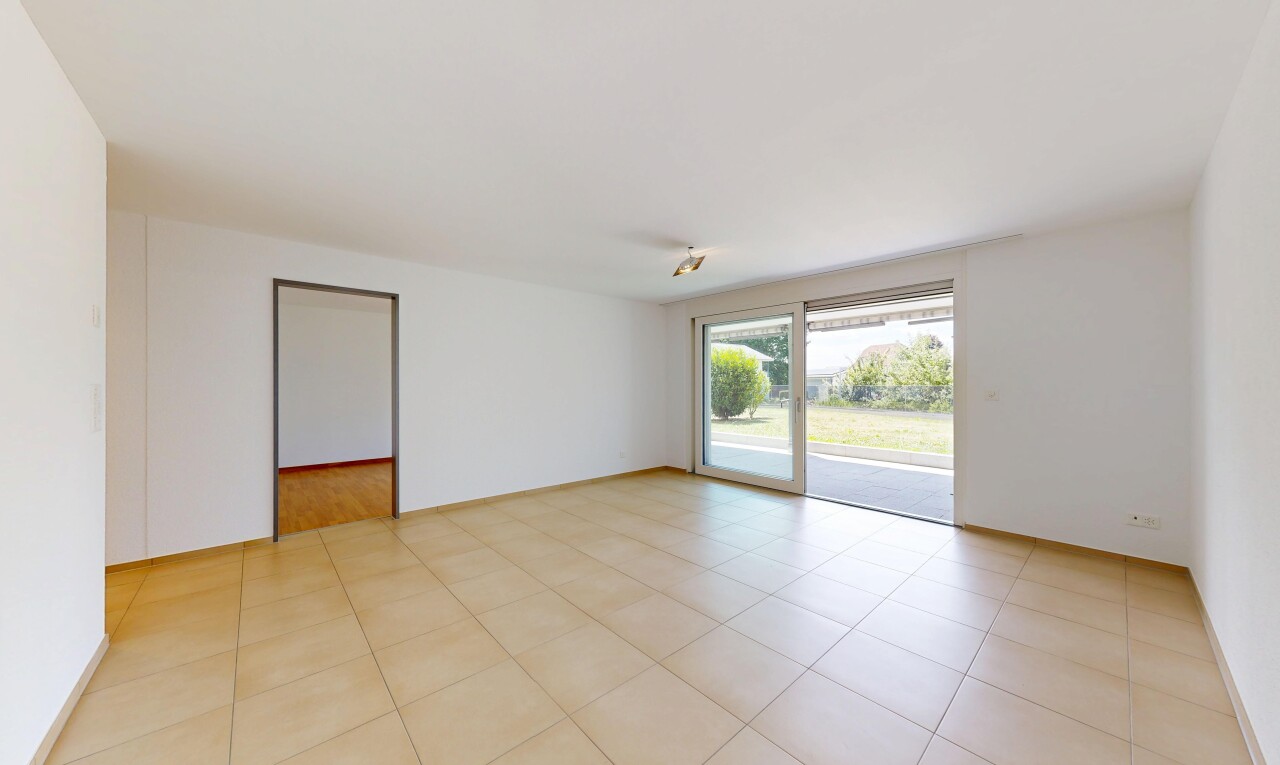 leerer raum mit inside property, natürliches licht, natural light, light floor, und gipskartonwand