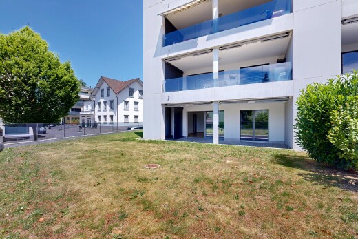außenansicht mit apartment complex view, day time, rasen, from community, und balkon
