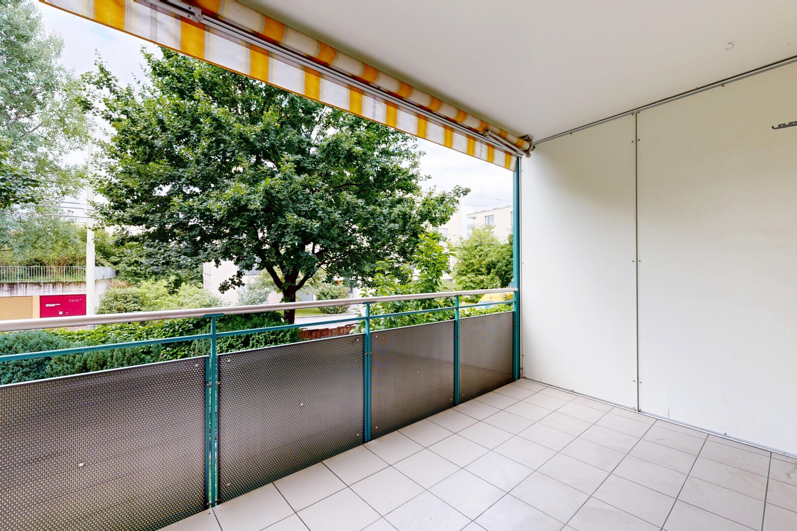balkon mit balkon und overcast