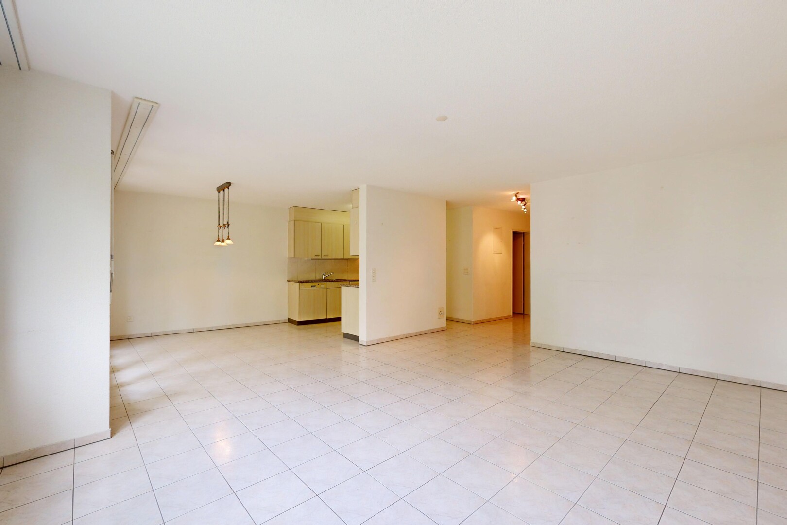 leerer raum mit light floor, inside property, gipskartonwand, drywall, und sockelleisten