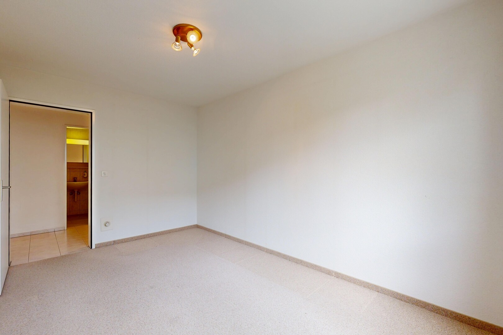 leerer raum mit carpet, teppich, drywall, gipskartonwand, und baseboards wall