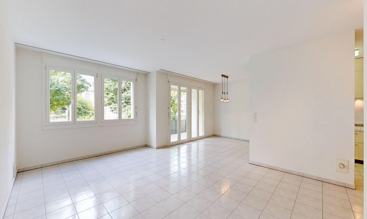 leerer raum mit drywall, gipskartonwand, light floor, natural light, und natürliches licht
