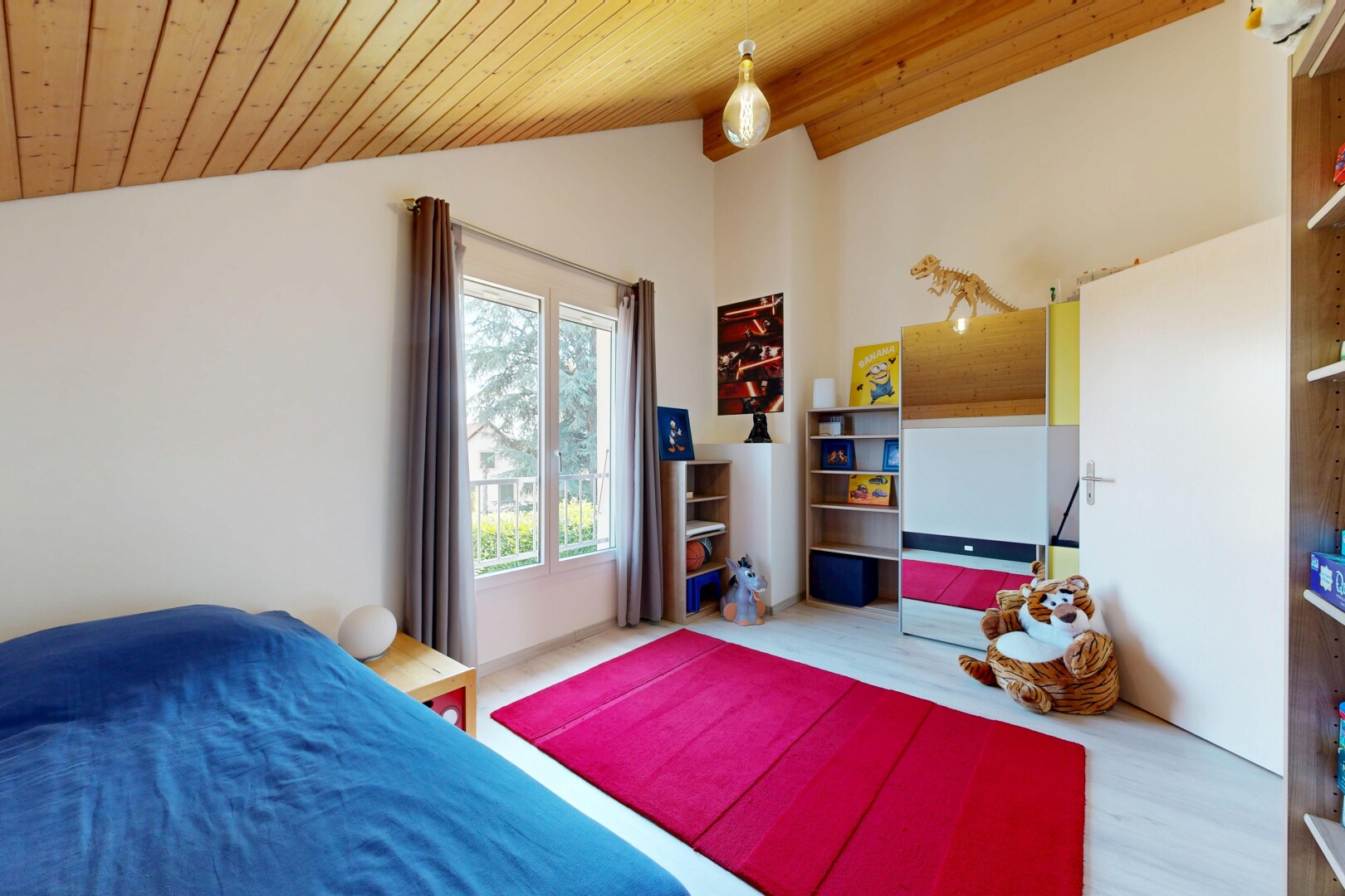 chambre avec plafond en bois, wood ceiling, high end ceiling, cloison sèche, et drywall