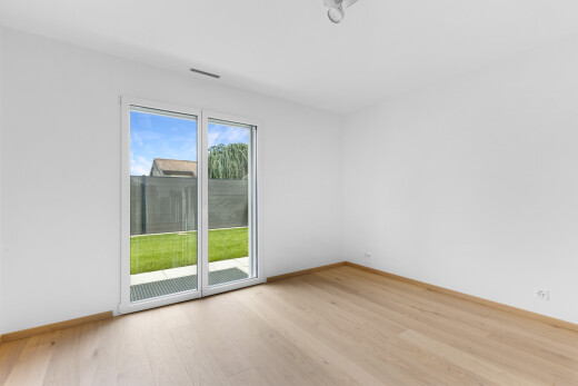 pièce vide avec day time, cloison sèche, drywall, lumière naturelle, et natural light