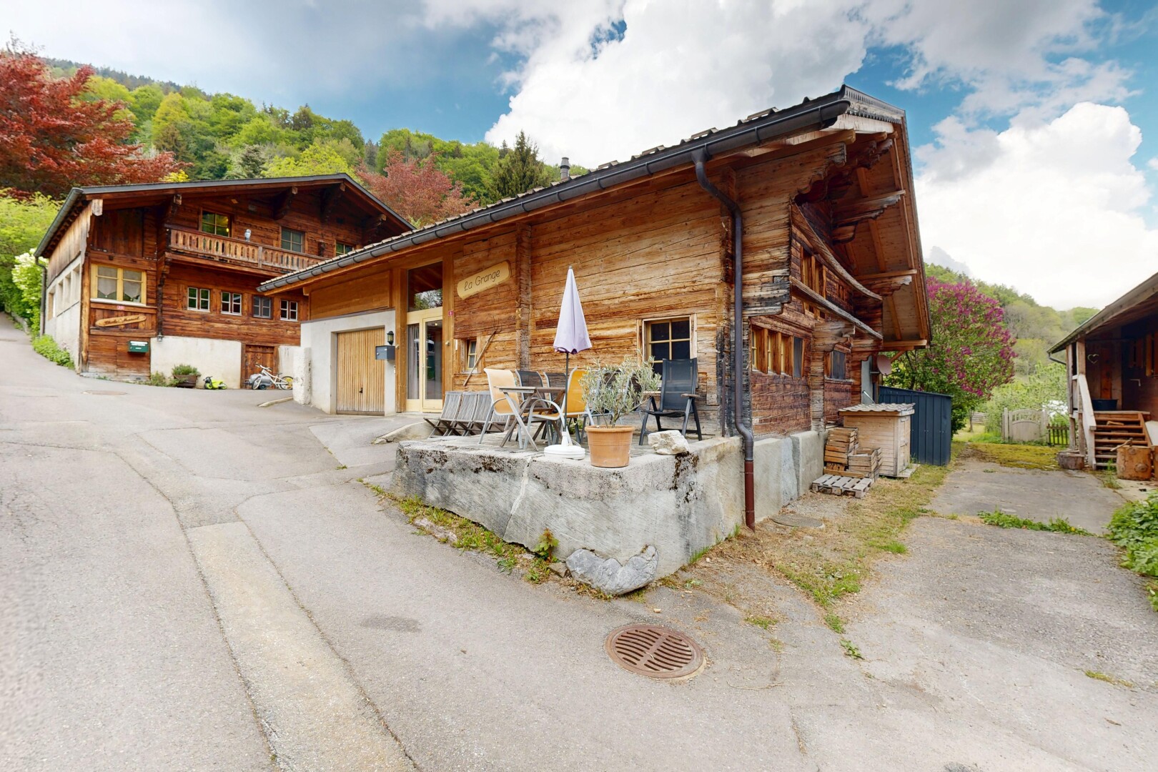 façade avec day time, property visible, bardage en bois, bardage horizontal, et balcon