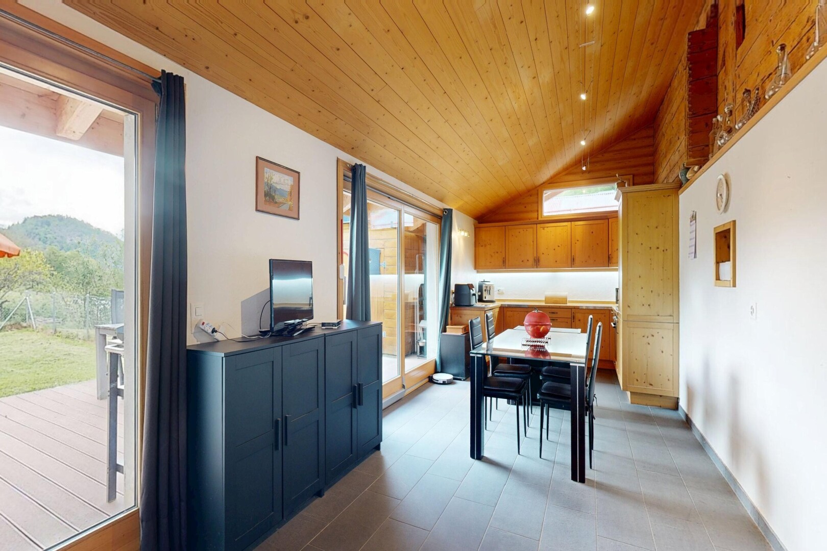 salle à manger avec inside property, lumière naturelle, natural light, cloison sèche, et drywall