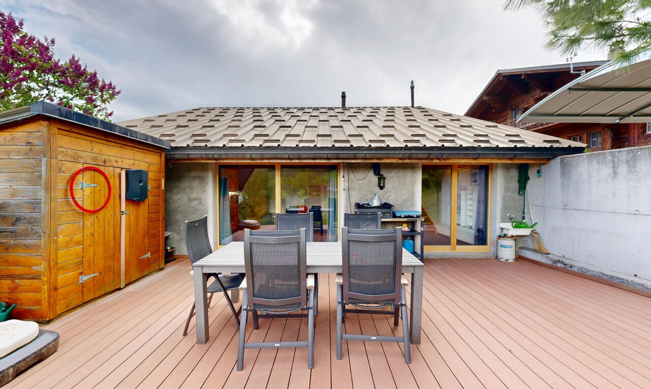 terrasse avec terrasse, from property, overcast, et coin repas extérieur