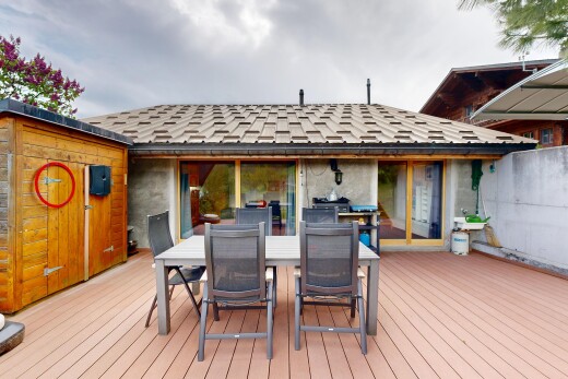 terrasse avec terrasse, from property, overcast, et coin repas extérieur